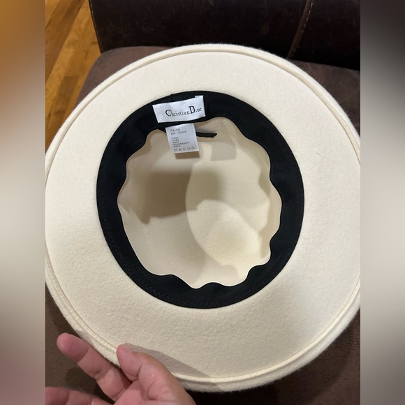 Fall/winter Felt Fedora Hats - cream with pearls and ribbon - Picture 5 of 7